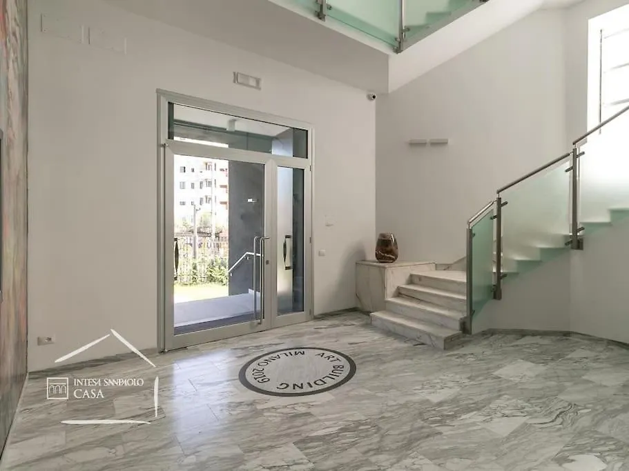Open Space - Garden & Jacuzzi - Self Check-In Milan Apartment