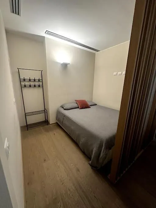 Open Space - Garden & Jacuzzi - Self Check-In Milan Apartment